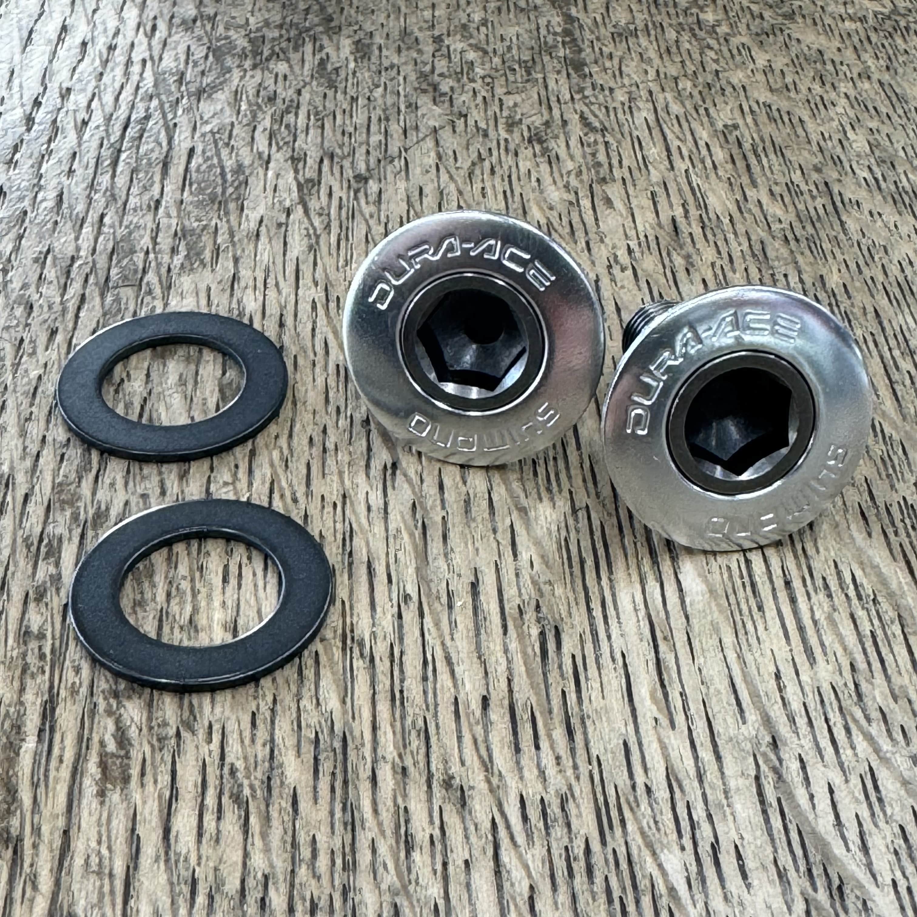 シマノ TITANIUM CRANK ARM FIXING BOLT UNIT SET